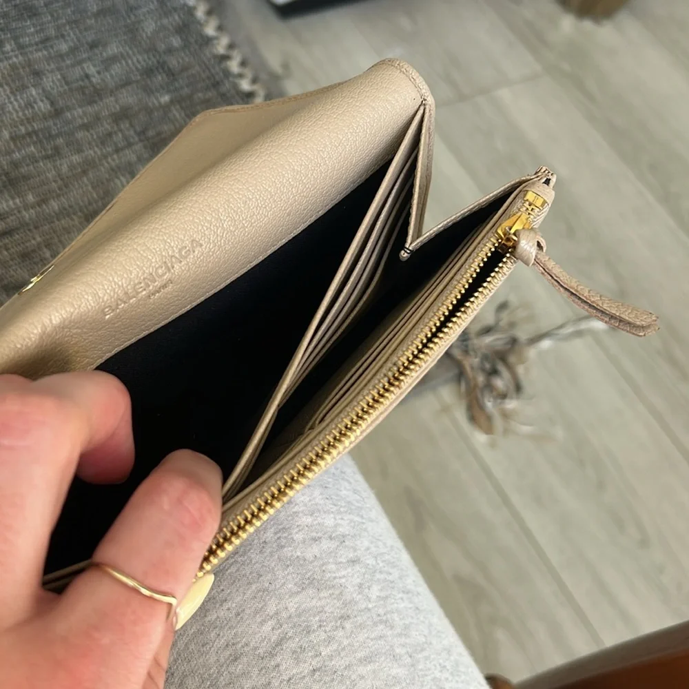 Balenciaga le city long wallet in taupe - Picture 10 of 12